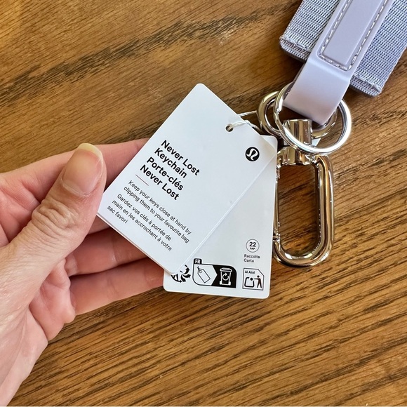 NWT Lululemon Never Lost Key Chain Lavender Frost/Galactic Cobalt - Picture 3 of 5
